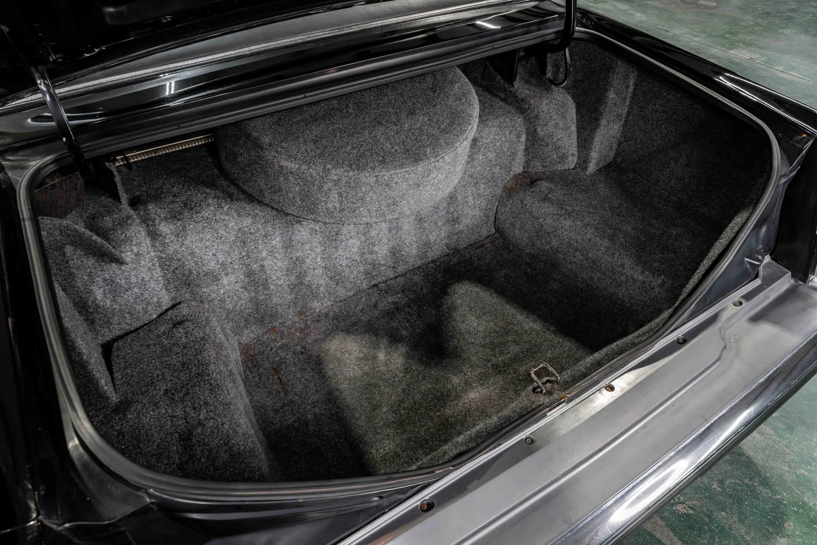 1983-Lincoln-Continental-Black-668677--50.jpg